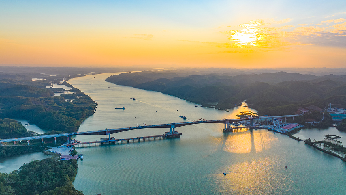 世界最大跨徑1800型波形鋼腹板連續(xù)剛構(gòu)橋——飛龍大橋.jpg